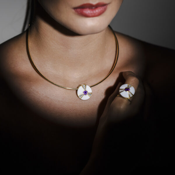 Colar Traços Rígido